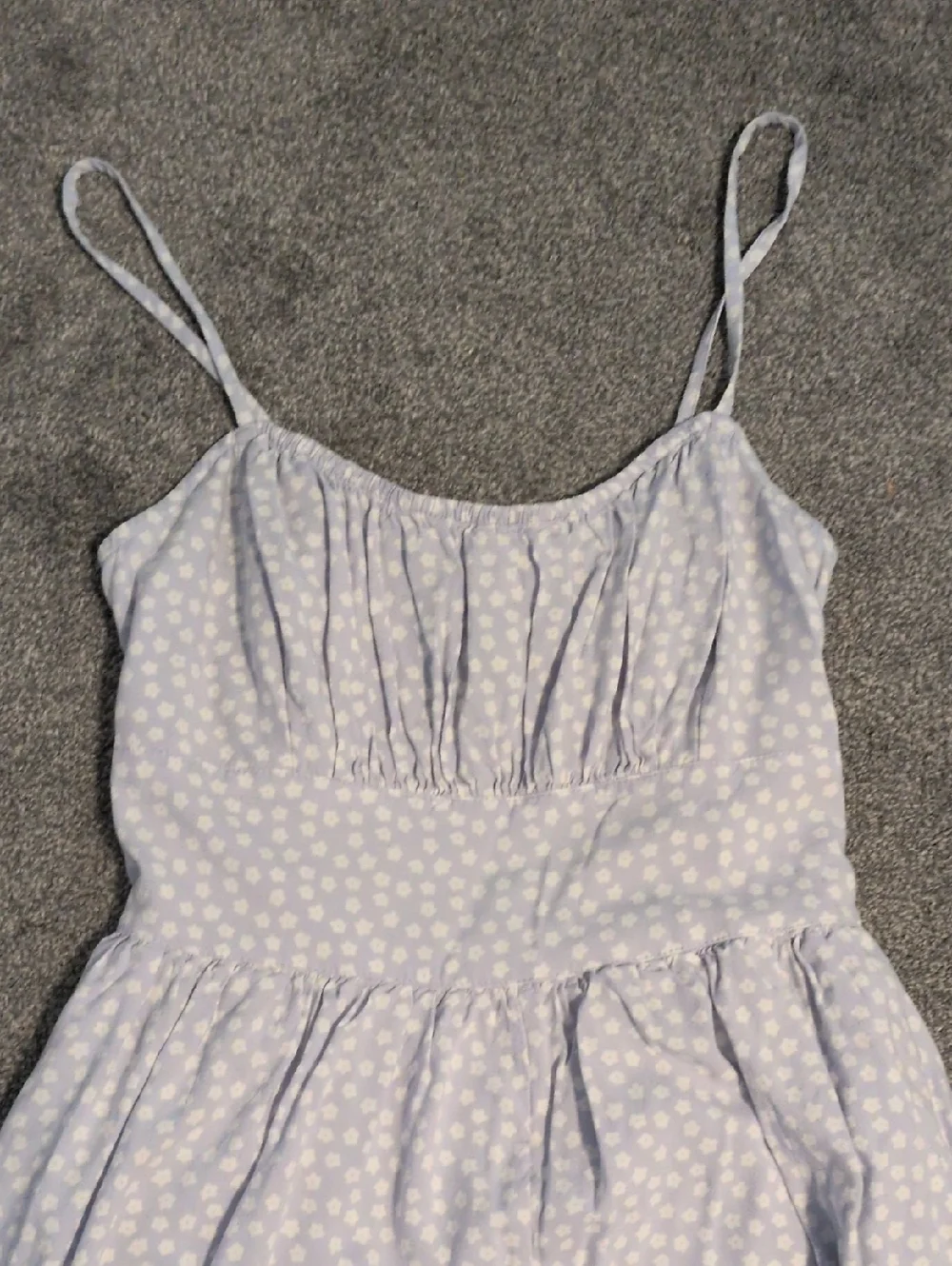 Hollister Light Blue & White Floral Romper Size Medium - Picture 3 of 7